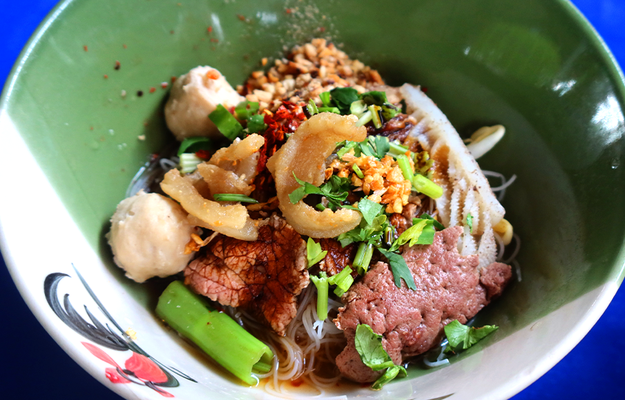 ก๋วยเตี๋ยวเรือน้ำฝน ใต้ทางด่วน