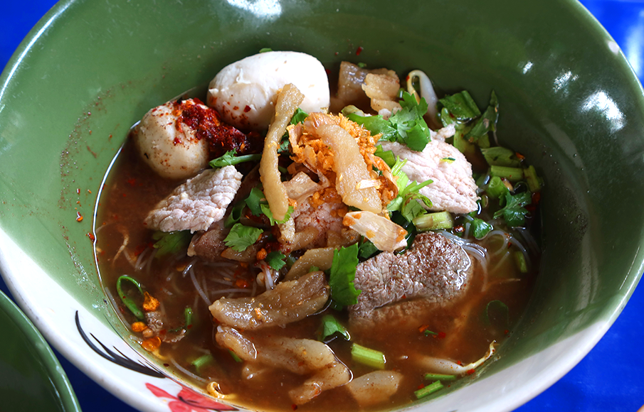 ก๋วยเตี๋ยวเรือน้ำฝน ใต้ทางด่วน