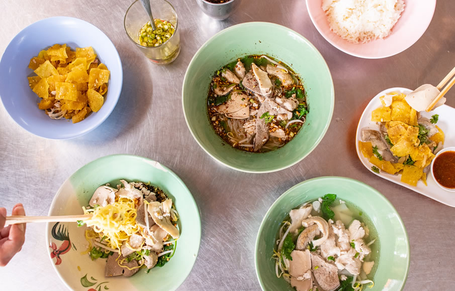 ก๋วยเตี๋ยวหมูใบตำลึงนายแกละ (ประสพลาภ)