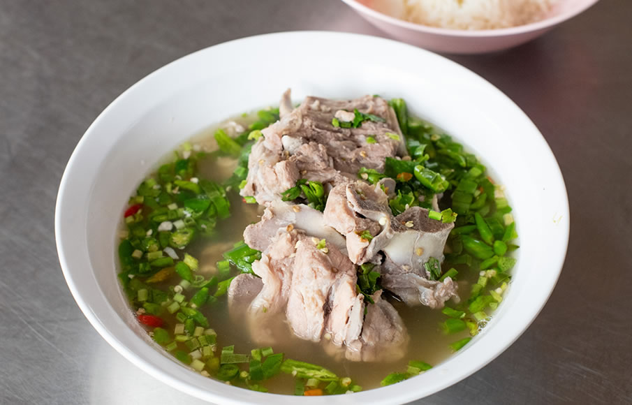 ก๋วยเตี๋ยวหมูใบตำลึงนายแกละ (ประสพลาภ)