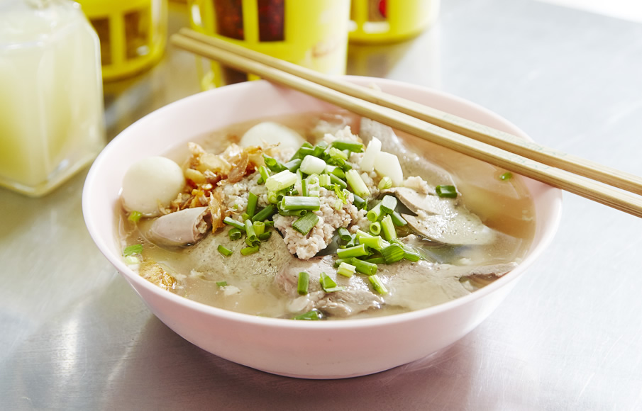 รุ่งเรือง ก๋วยเตี๋ยวหมูสุขุมวิท 26