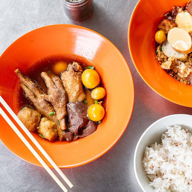 สายน้ำผึ้ง ก๋วยเตี๋ยวปีกไก่ (สาขามโนรม)