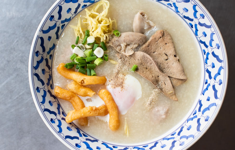 สายน้ำผึ้ง ก๋วยเตี๋ยวปีกไก่ (สาขามโนรม)