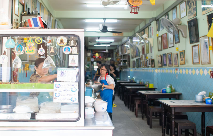 สายน้ำผึ้ง ก๋วยเตี๋ยวปีกไก่ (สาขาสุขุมวิท)